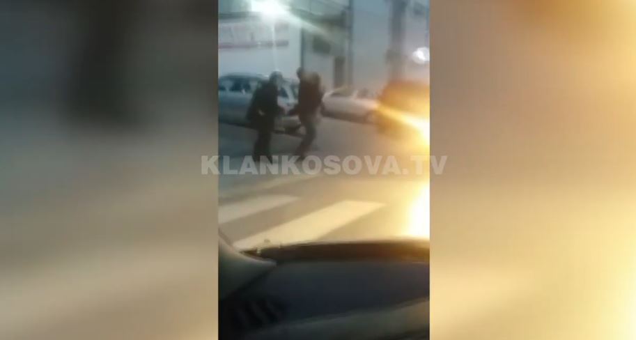 Një fëmijë goditet nga vetura në Lipjan