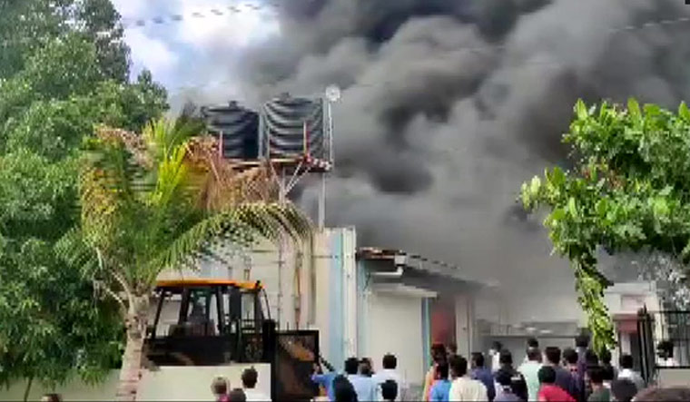 18 të vdekur nga një zjarr në një fabrikë në Indi