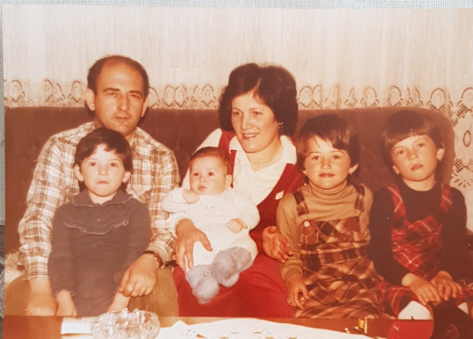 Mimoza Kusari-Lila publikon fotografi kur ishte fëmijë