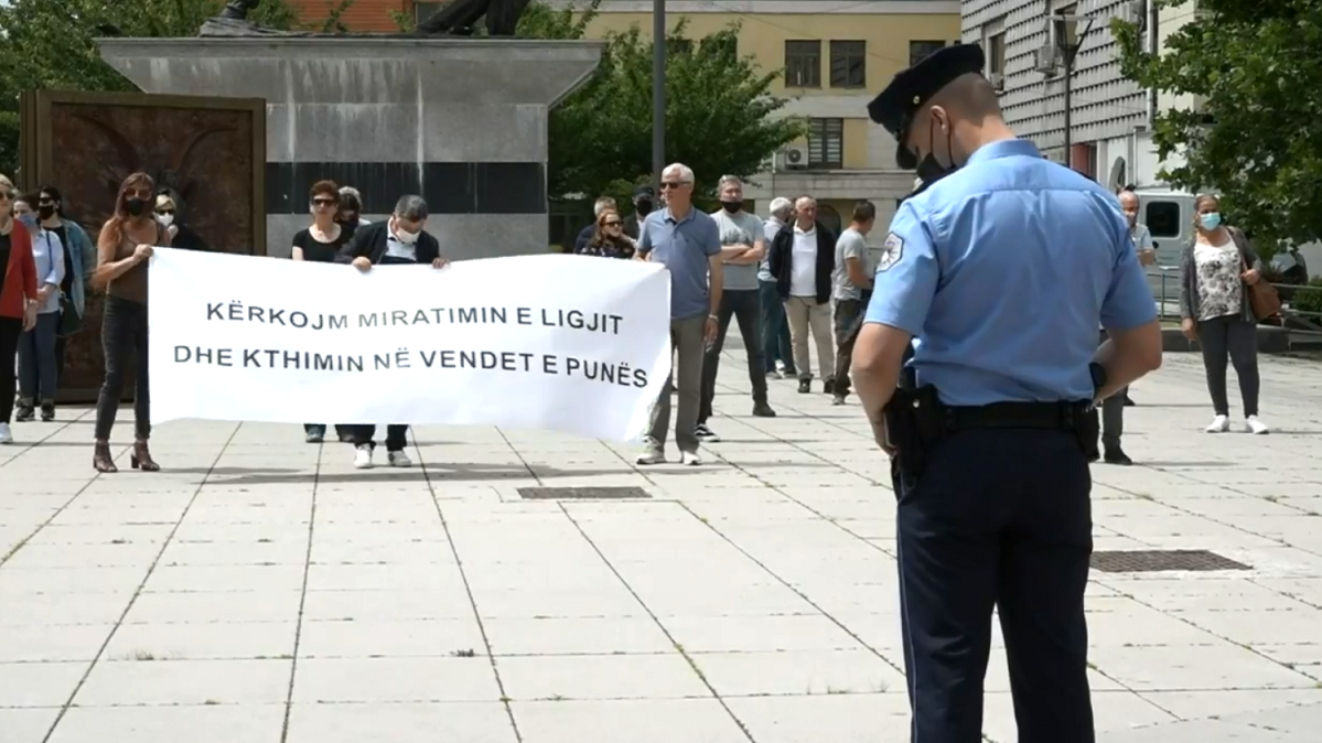 Protestojnë punëtorët e Lotarisë: Jemi në hall pa paga