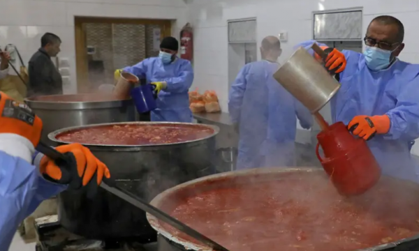 E tmerrshme: Kuzhinieri vdes pasi bie në enën e madhe me supë pule