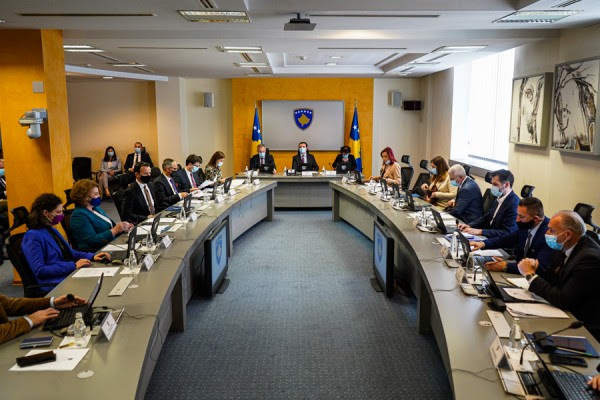 Qeveria e Kosovës miraton heqjen e leje qëndrimit të përkohshëm me Shqipërinë