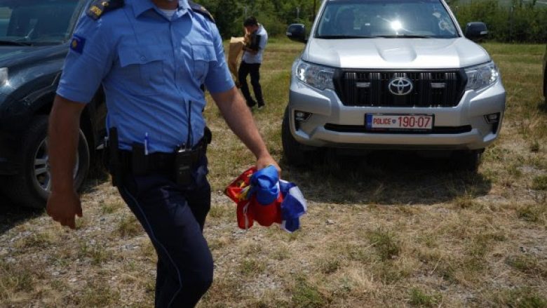 Policia e Kosovës konfiskon flamurin serb në Gazimistan