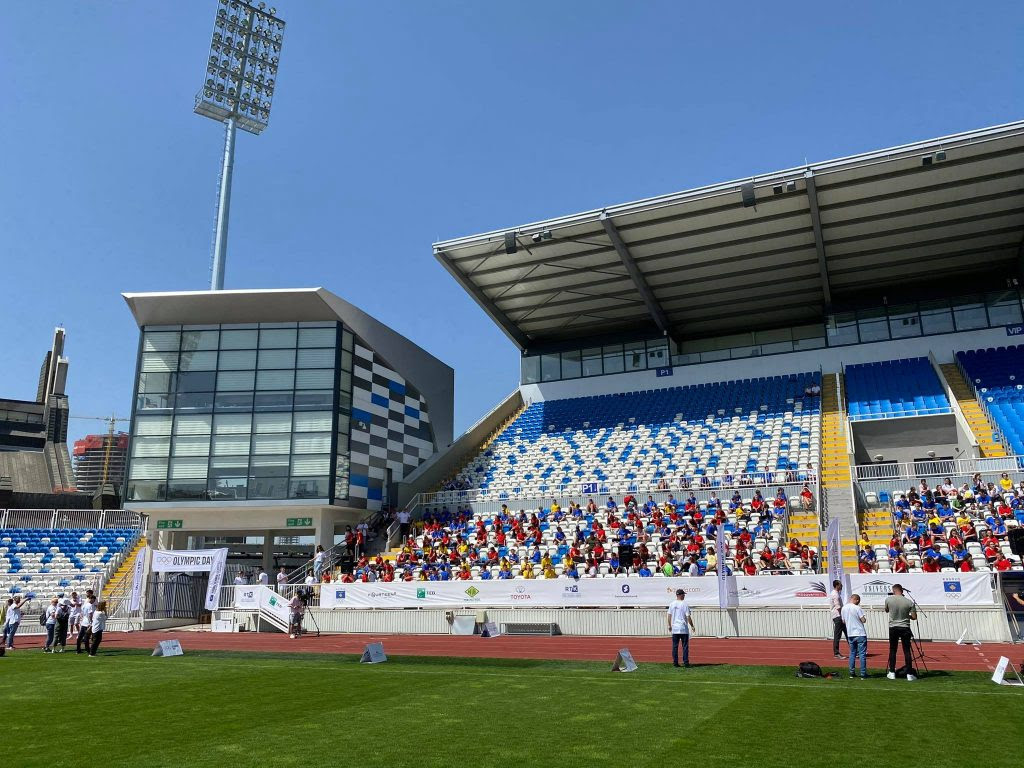 300 fëmijë vrapojnë në stadiumin “Fadil Vokrri” për ta shënuar Ditën Olimpike