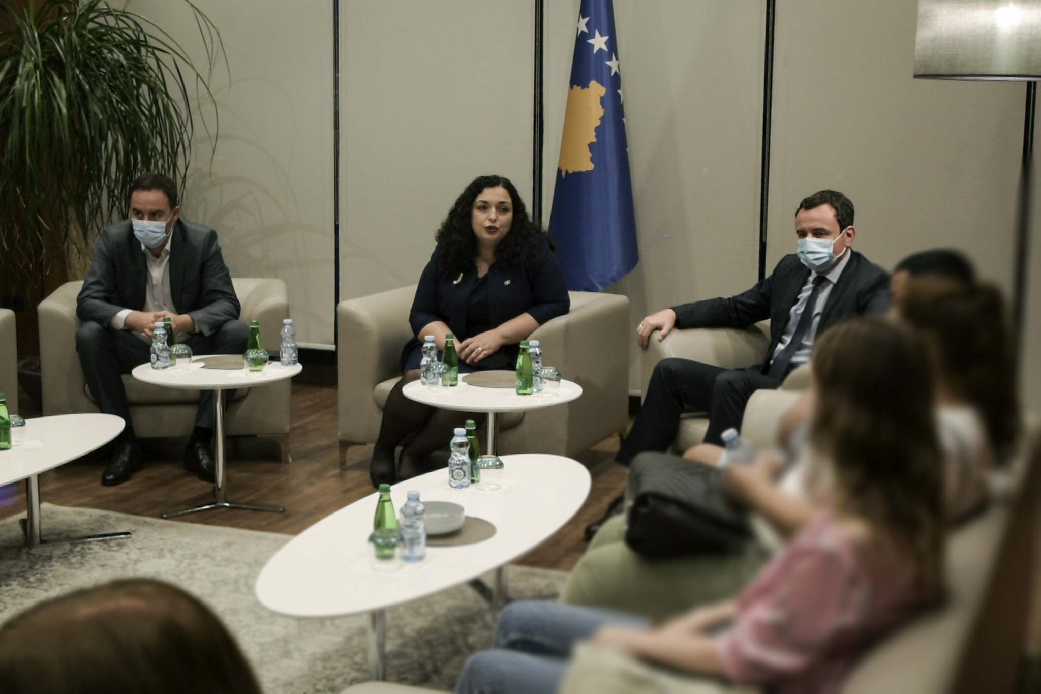 Osmani, Konjufca e Kurti pritën të mbijetuarit e aksidentit në Kroaci, u sigurojnë përkujdes institucional