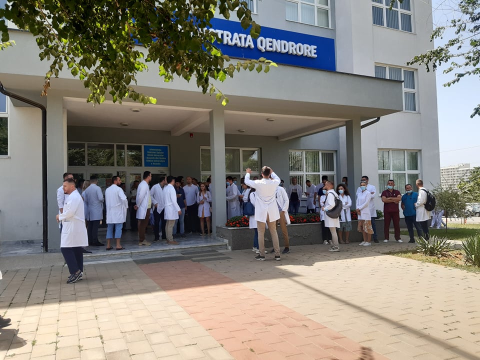 Protestojnë specializantët