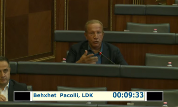 Deputetët bëjnë zhurmë derisa po fliste, Pacolli: Unë ndalem dhe nuk e marr më kurrë fjalën