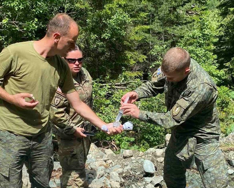 Situata me helmimet në Deçan, ushtria amerikane i ndihmon FSK-së