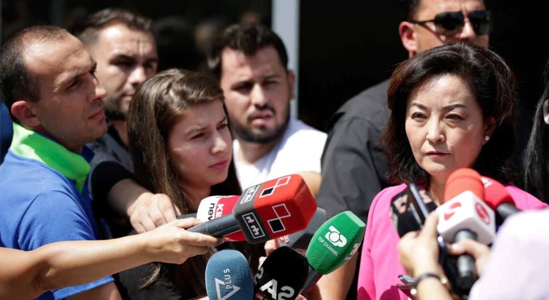 Ambasadorja amerikane kërkon largimin e Sali Berishës nga Kuvendi