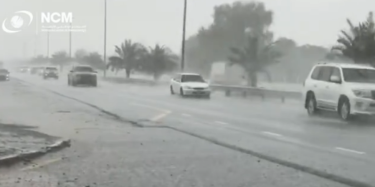 Temperaturat përvëluese, Dubai shpenzon miliona dollarë për të stimuluar reshje shiu me dron