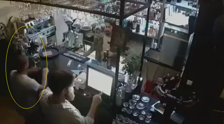 Hajduti kërkon ujë, por e vjedh një telefon në një kafiteri në Prishtinë
