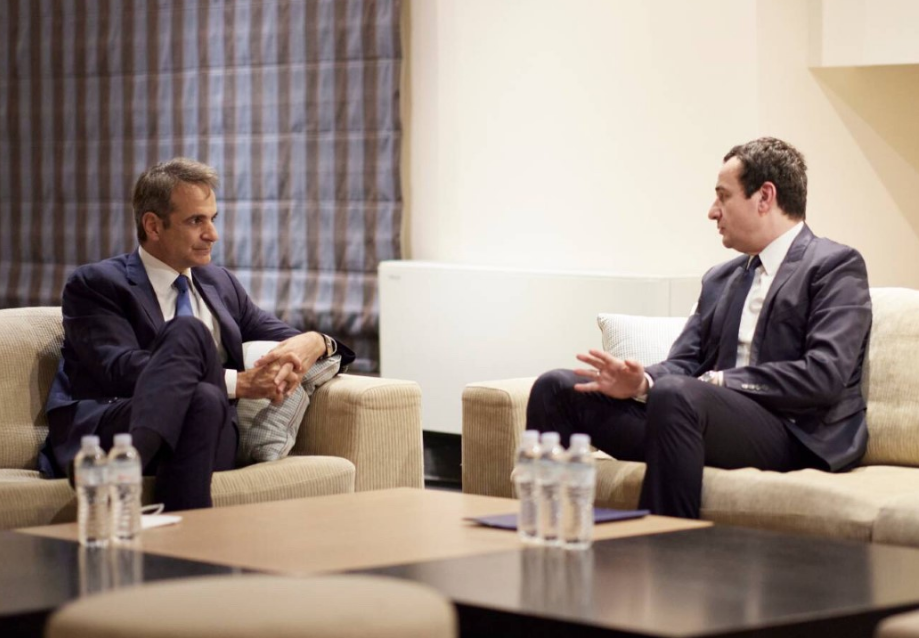 Kurti në takim të afërt me kryeministrin grek, i kërkon njohjen e pavarësisë së Kosovës