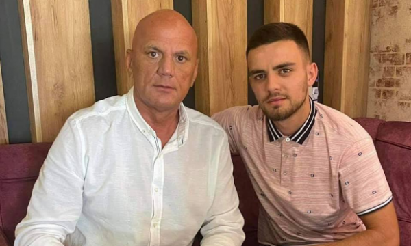 Gani Geci për familjarin që po e lë Kosovën: Baci yt për të madhin zor nuk qan, po kësaj radhe loti e tradhtoi