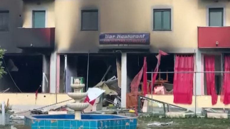 U plagosën katër persona mes tyre dy të mitur, pamjet e hotelit të shkrumbuar nga flakët në Velipojë