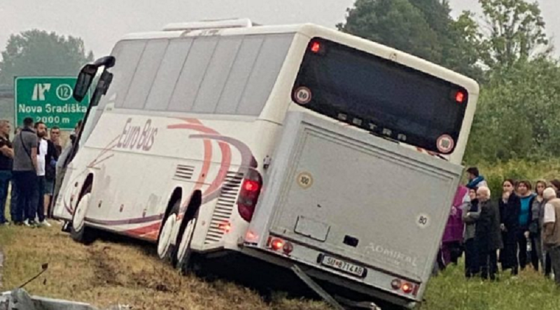 Autobusi me mërgimtarë nga Gjermania përplaset në Kroaci