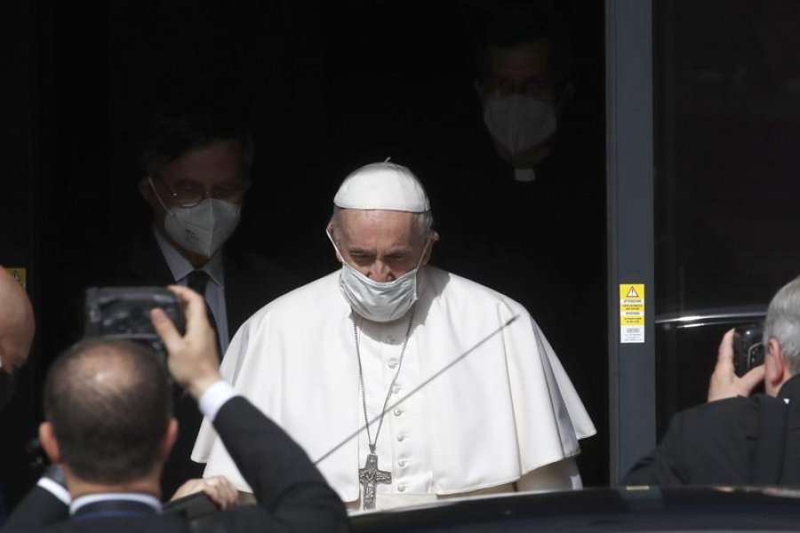 Hospitalizohet Papa Françesku, pritet të ketë një ndërhyrje kirurgjikale