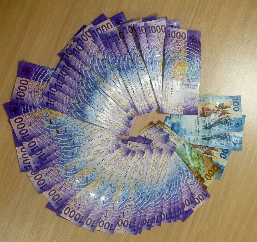 Doganierët serbë kapin rreth 44 mijë franga në veturën ku ishte edhe një kosovar
