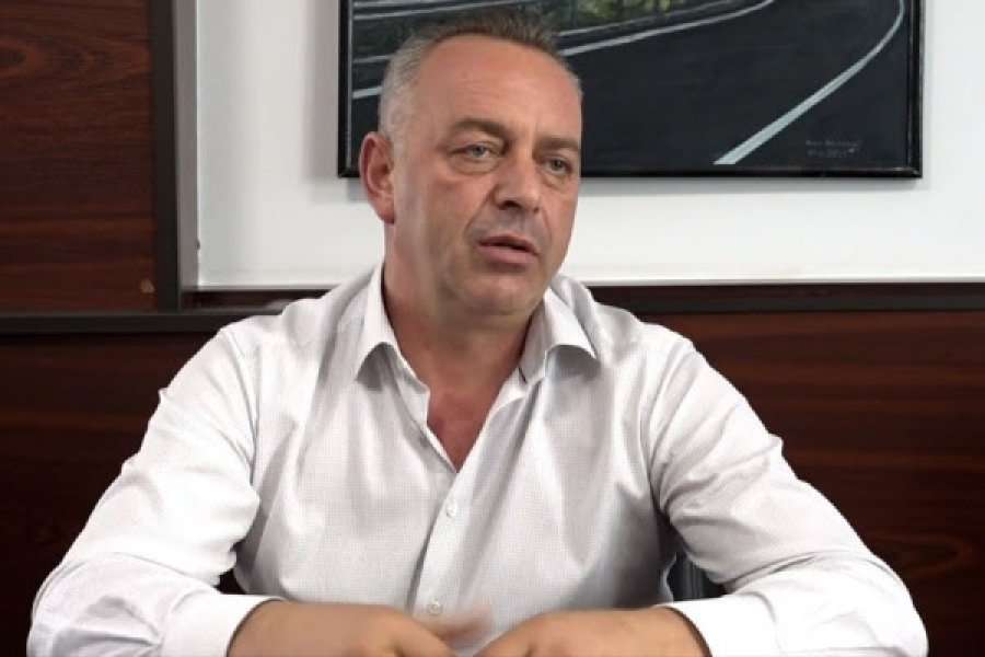 12 fshatra të Deçanit pa ujë, Ramosaj insiston të ketë kompani komunale