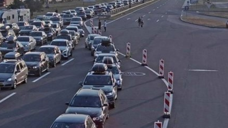 Diaspora ia mësyn Kosovës me të madhe edhe në rrugët tokësore, pamje nga kufiri Kroaci-Serbi