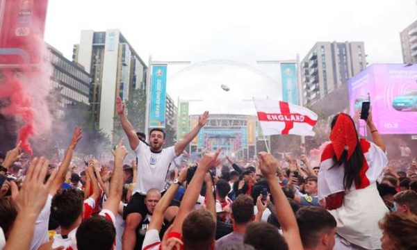 Feferata angleze do të ndëshkojë tifozët që u futën në stadium pas ndeshjes