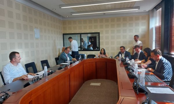Rekomandohet shkarkimi i Bordit të Autoritetit Regullativ të Hekurudhave