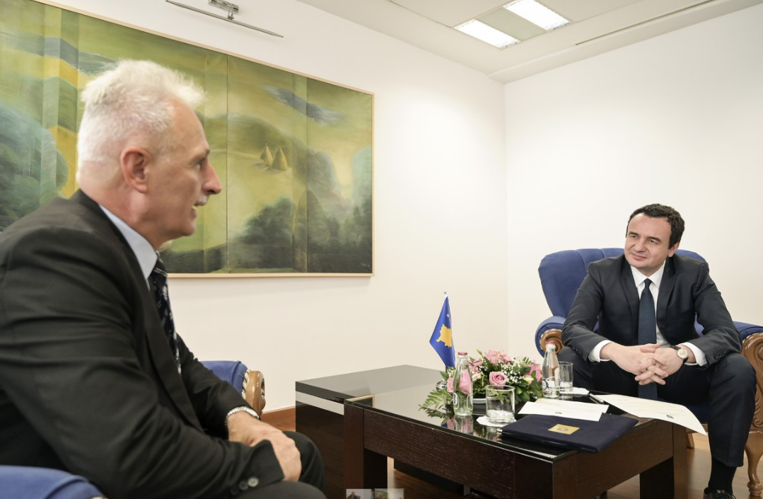 Kurti thyen edhe një rekord, emëron këshilltarin e 15-të