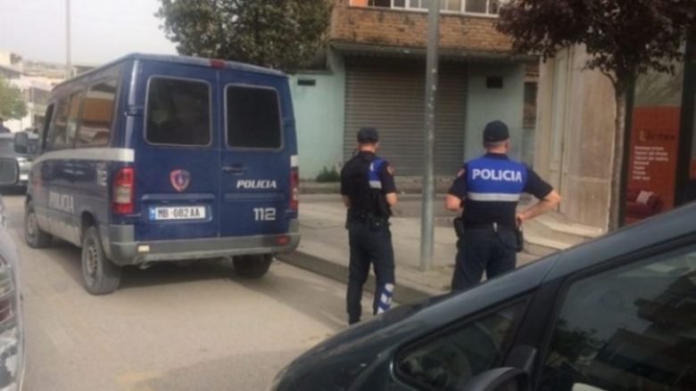Në Lushnjë, vrasin kushëririn pas sherrit për tokat
