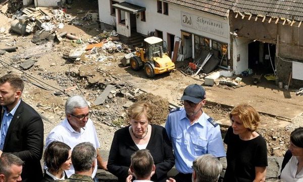 Merkel viziton fshatin e prekur nga përmbytjet