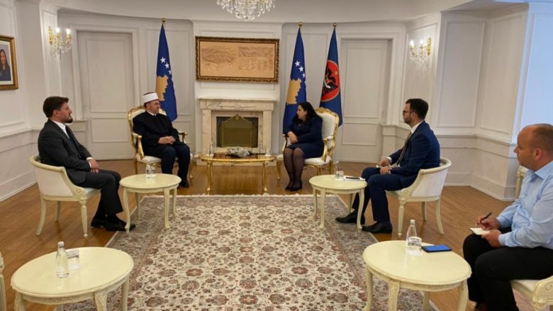 Osmani takohet me kreun e Bashkësisë Islame