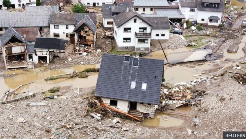 Arrin në 67 numri i të vdekurve nga reshjet dhe vërshimet në Gjermani dhe Belgjikë