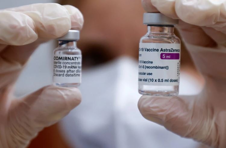 Studim: Përzierja e vaksinave Pfizer dhe AstraZeneca siguron një mbrojtje të fortë