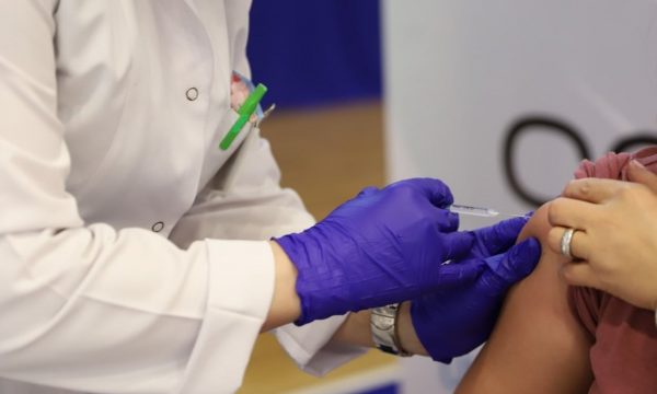 Gjatë një dite janë vaksinuar afër 13 mijë persona në Kosovë