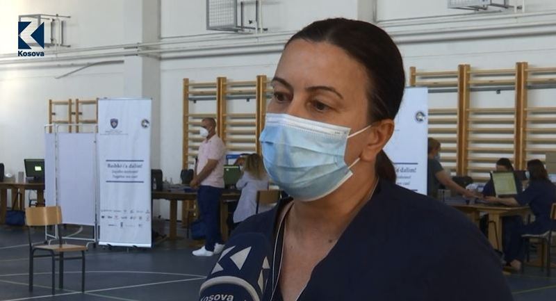 Të rinjtë e Fushë Kosovës nuk po hezitojnë që të vaksinohen