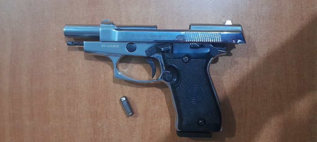 Gjashtë të arrestuar, shkak shkrepja e armëve në ahengje familjare