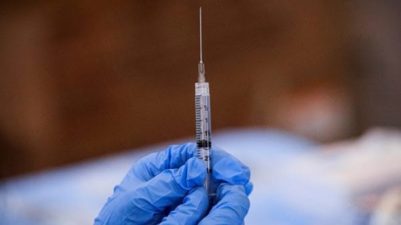 ​Zyrtarët amerikanë të shëndetësisë rekomandojnë dozën e tretë të vaksinës