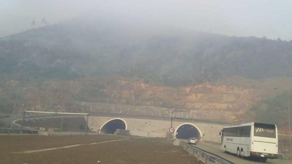 Shuhet zjarri mbi tunelin e Kalimashit, kjo është situata sot