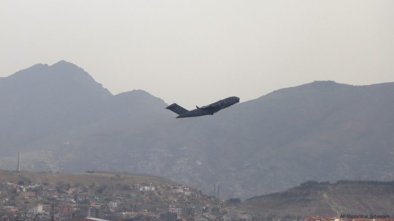 Shtetet e Bashkuara përfundojnë tërheqjen e trupave nga Afganistani, aeroplanët e fundit u ngritën në ajër një minutë para mesnate në Kabul