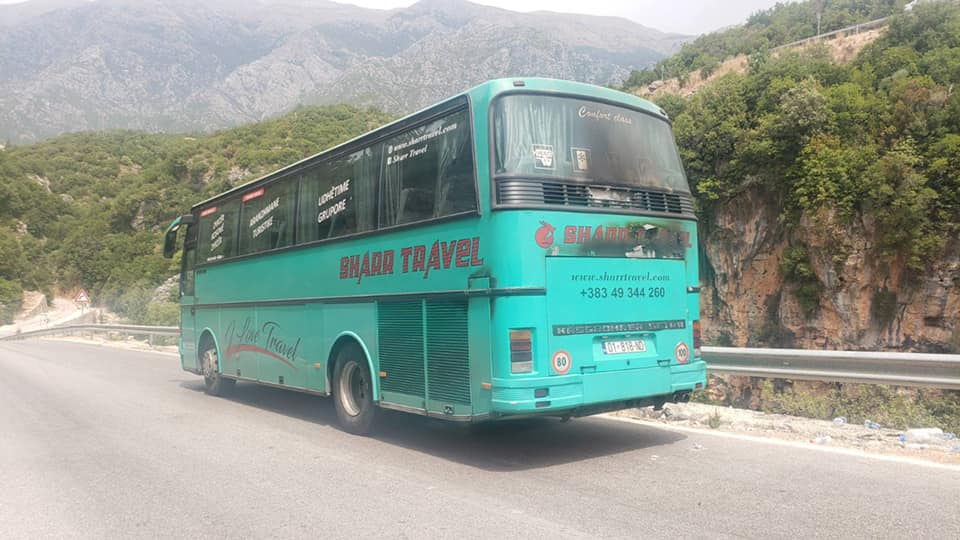 Sqarohet pronari i “Sharr Travel”: Autobusi s’kishte udhëtarë dhe nuk u përfshi i tëri nga zjarri