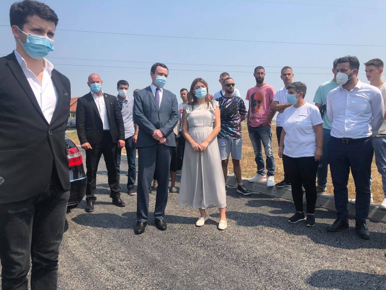 Kurti i pranishëm në ceremoninë e varrimit të 18 vjeçares nga Ferizaj