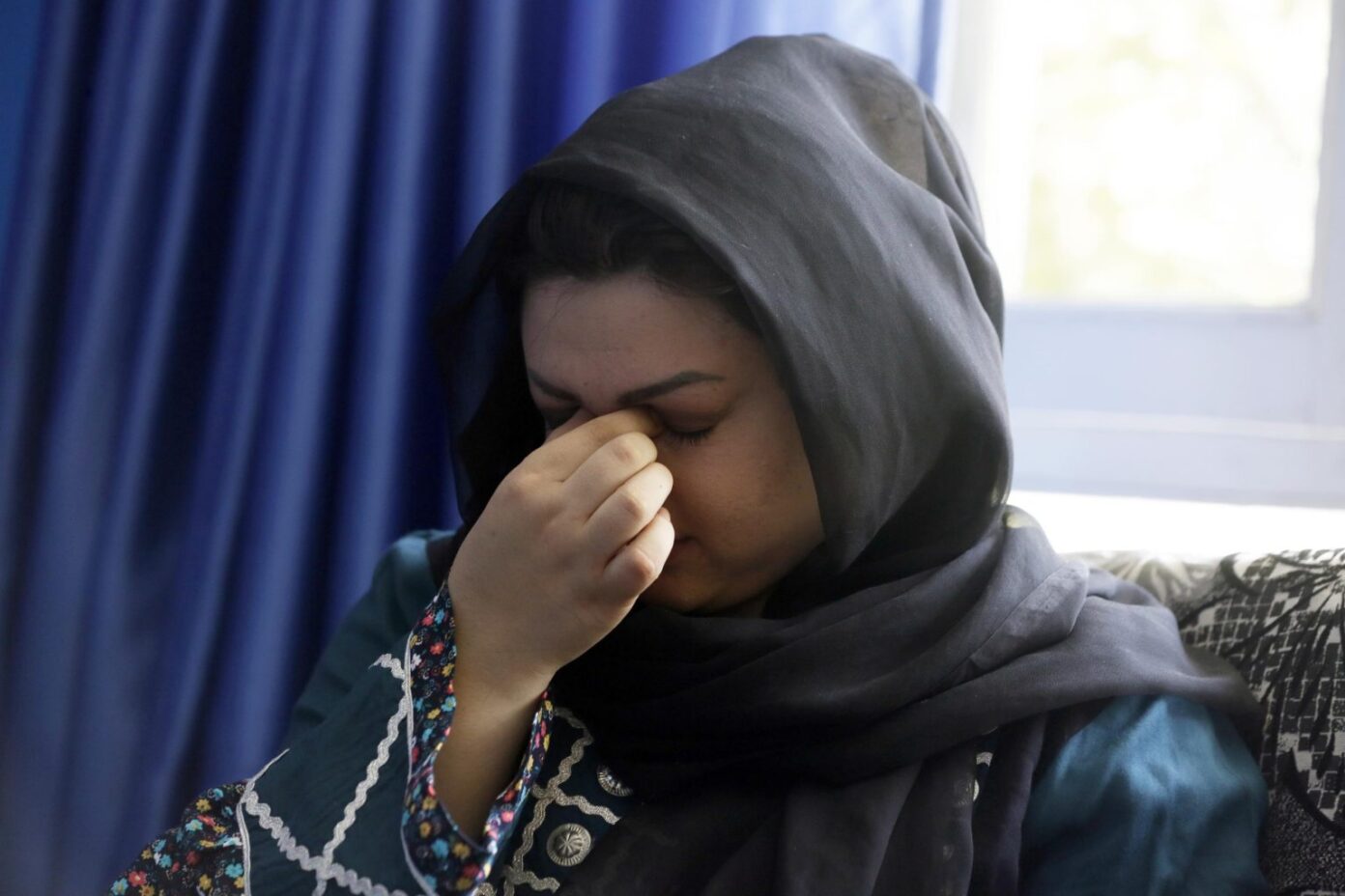Po përjetojmë momente trishtimi”, tezja i lutet mbesës së bllokuar në Kabul: Të lutem Sara mos dil jashtë, mos e hap derën
