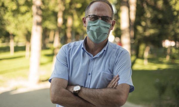 Raka tregon pse në Kosovë po infektohen me koronavirus edhe të vaksinuarit