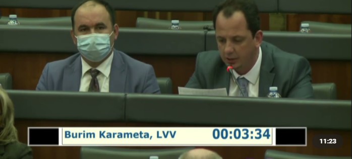 Deputeti nga Lista ‘Guxo’ e Vjosa Osmanit kërkon dorëheqjen e ministrit Vitia