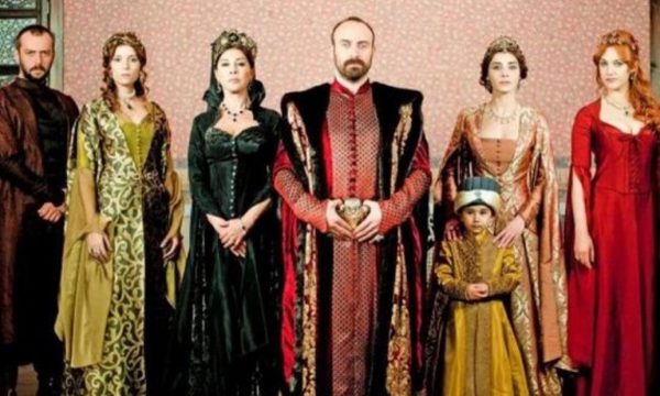 Vdes aktorja e njohur e serialit “Sulejmani i Madhërishëm”, ishte me prejardhje nga Shkupi