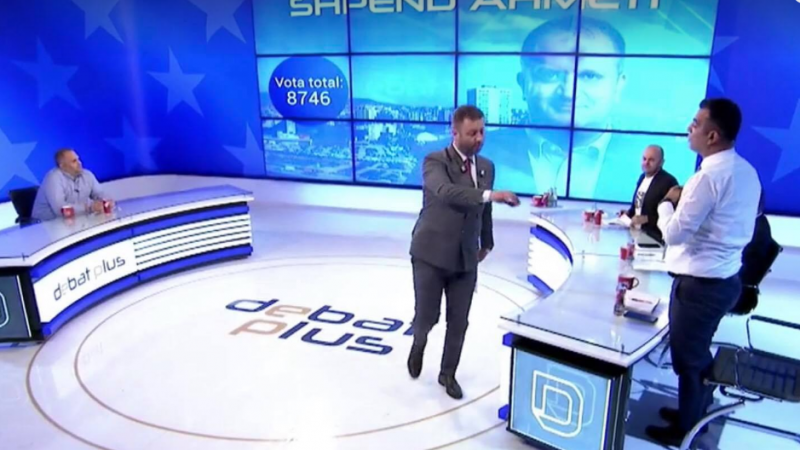 Eskalon debati, Ahmti-Pozharit: ‘Me t’i thanë disa gjëra ik nga studio televizive, i kam mesazhet në telefon’