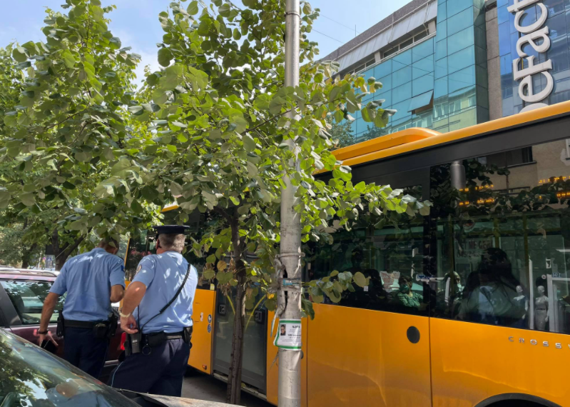 Rrahet shoferi i ‘Trafikut Urban’ me një shofer tjetër: Policia intervenon