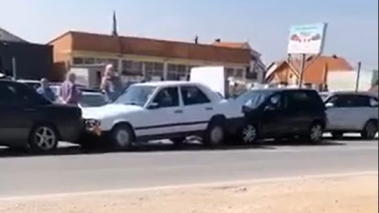 Tre të lënduar në një aksident zinxhiror në Lugaxhi të Lipjanit