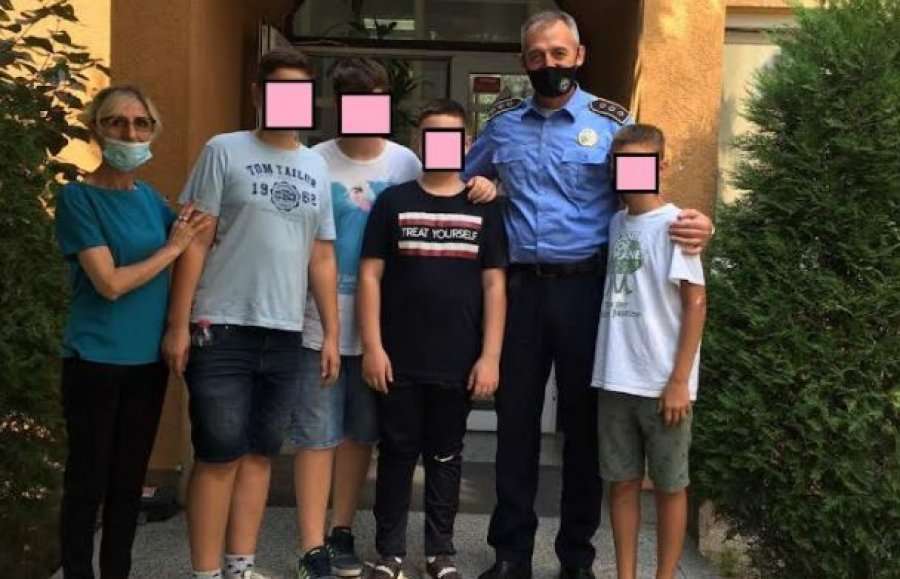 Disa fëmijë në Vushtrri e dorëzojnë në Polici portofolin e humbur me para e dokumente