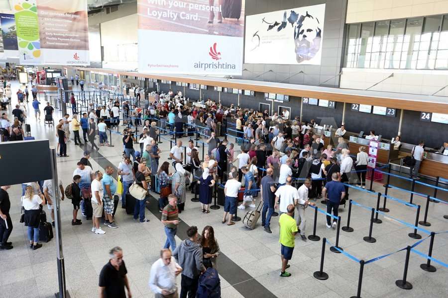 Aeroporti i Prishtinës arrin ‘kulmin’ me 340 mijë udhëtarë gjatë korrikut