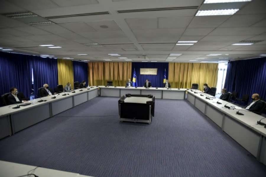 Kurti në takim me inspektorët e AUV-it: Zbatueshmëria është legjitimitet i masave kundër pandemisë