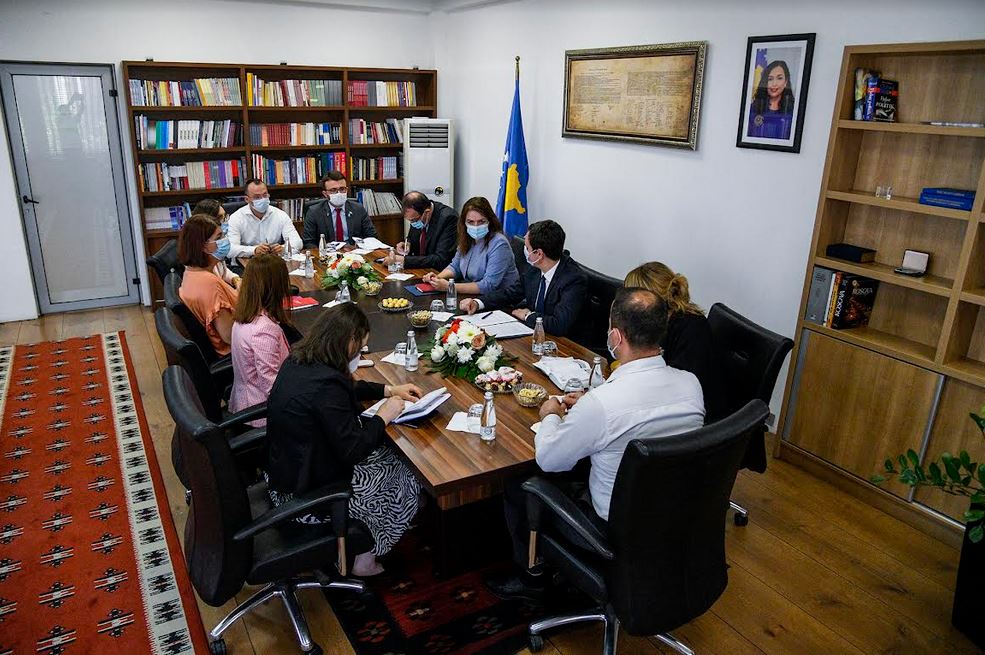 Kurti: Arsimi është burim i rëndësishëm për zhvillimin e qëndrueshëm të Kosovës